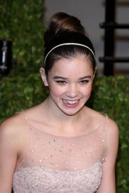 05154_Hailee_Steinfeld_VanityFairOscarParty_J0001_009_122_228lo.jpg