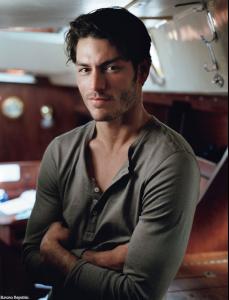 text_ship_man_also_arms_crossed_03_evss.jpg