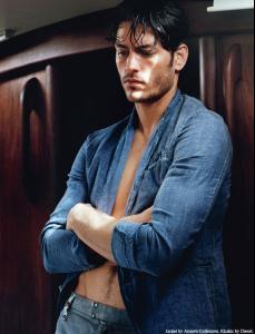 text_ship_man_arms_crossed_01_evss.jpg
