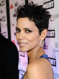 th_HalleBerry_fR_00_2_.jpg