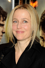 10992_GillianAnderson_the_eagle_uk_premiere_015_122_158lo.jpg