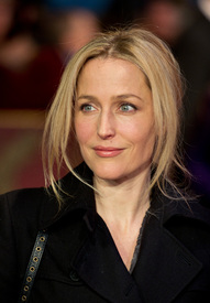 11261_GillianAnderson_the_eagle_uk_premiere_014_122_492lo.jpg