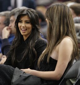 Kim_Kardashian_9_Brittny_Gastineau_2009-04-08_-_At_the_Detroit_Pistons_vs_New_York_Knicks_NBA_basketball_game.jpg