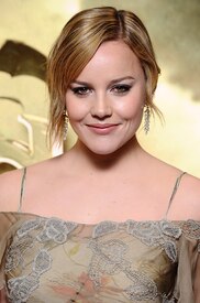 celebrity_paradise.com_TheElder_AbbieCornish3.jpg