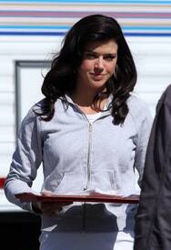 celebrity_paradise.com_TheElder_AdriannePalicki2011_03_22_OnsetofWonderWomaninLA12.jpg