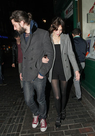 celebrity_paradise.com_TheElder_AlexaChung2011_03_30_AtBoxClubinLondon4.jpg