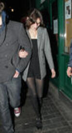 th_celebrity_paradise.com_TheElder_AlexaChung2011_03_30_AtBoxClubinLondon1.jpg