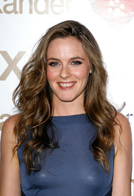 Alicia_Silverstone_2008-10-22_-_Peter_Alexander_store_lauch_party_La.jpg