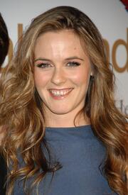 Alicia_Silverstone_2008-10-22_-_Peter_Alexander_store_lauch_party_La_686.jpg