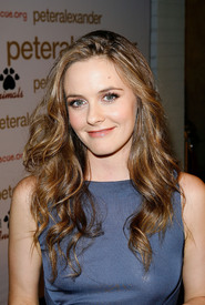 Alicia_Silverstone_2008-10-22_-_Peter_Alexander_store_lauch_party_La_828.jpg