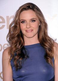 Alicia_Silverstone_2008-10-22_-_Peter_Alexander_store_lauch_party_La_876.jpg