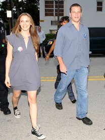 Alicia_Silverstone_2008-10-26_-_Votefest_2008_at_North_Shore_Bandshell_668.jpg