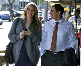 celebrity_paradise.com_TheElder_AliciaSilverstone2011_01_13_outsidearestaurantinBeverlyHills38.jpg