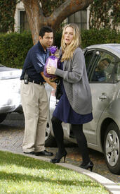 celebrity_paradise.com_TheElder_AliciaSilverstone2011_01_13_outsidearestaurantinBeverlyHills40.jpg