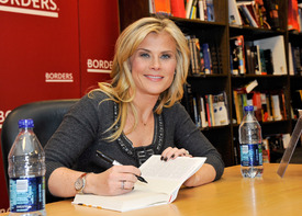 AlisonSweeney_PromotingherTheMommyDietbookatBordersinNewYork_January420117.jpg