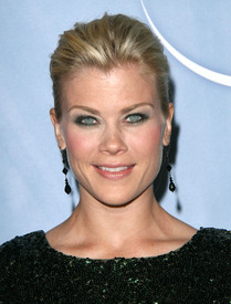 celebrity-paradise.com-The_Elder-Alison_Sweeney_2010-01-10_-_NBC_Universal71s_Press_Tour_Cocktail_Party_045.jpg