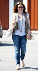 celebrity_paradise.com_TheElder_AlysonHannigan2011_03_30_ShoppinginBrentwood5.jpg