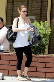 Tikipeter_Alyssa_Milano_leaving_a_yoga_session_002.jpg