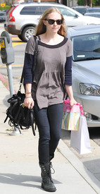 celebrity_paradise.com_TheElder_AmandaSeyfried2011_03_17_AfterLunchinWestHollywood11.jpg