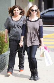 celebrity_paradise.com_TheElder_AmandaSeyfried2011_03_17_AfterLunchinWestHollywood12.jpg