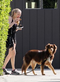 Preppie_Amanda_Seyfried_at_the_gym_in_Hollywood_2.jpg