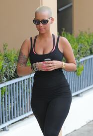 celebrity_paradise.com_TheElder_AmberRose2011_03_22_outinHollywood2.jpg