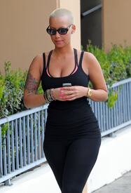 celebrity_paradise.com_TheElder_AmberRose2011_03_22_outinHollywood9.jpg