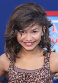 Preppie_Zendaya_at_the_Gnomeo_And_Juliet_premiere_4.jpg