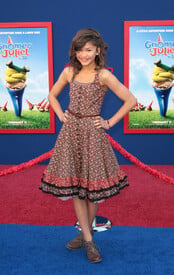 Preppie_Zendaya_at_the_Gnomeo_And_Juliet_premiere_in_Hollywood_2.jpg