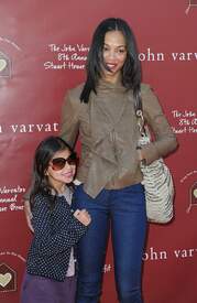 Zoe_Saldana_8th_Annual_Stuart_House_Benefit_020.jpg