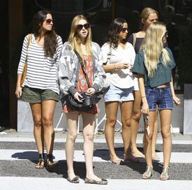 celebrity_paradise.com_TheElder_WhitneyPort2011_03_15_outandaboutinBeverlyHillswithfriends9.jpg