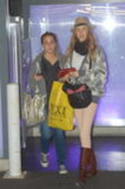 th_celebrity_paradise.com_TheElder_WhitneyPort2011_03_21_aftershoppingatForever21inWestHollywood1.jpg