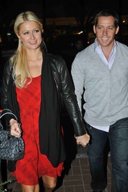 Paris Hilton 2011_03_13_dinnerwiththefamilyinBeverlyHills1.jpg