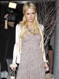 celebrity_paradise.com_TheElder_ParisandNickyHilton2011_03_16_familydineatFridaMexicanCuisine10.jpg