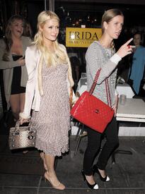 celebrity_paradise.com_TheElder_ParisandNickyHilton2011_03_16_familydineatFridaMexicanCuisine14.jpg