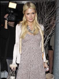 celebrity_paradise.com_TheElder_ParisandNickyHilton2011_03_16_familydineatFridaMexicanCuisine2.jpg