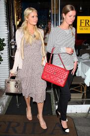 celebrity_paradise.com_TheElder_ParisandNickyHilton2011_03_16_familydineatFridaMexicanCuisine23.jpg