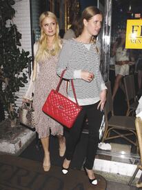 celebrity_paradise.com_TheElder_ParisandNickyHilton2011_03_16_familydineatFridaMexicanCuisine7.jpg