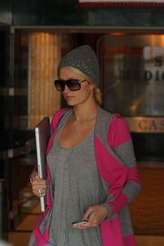 celebrity_paradise.com_TheElder_ParisHilton2011_03_17_atMedicalBuildinginWestHollywod7.jpg