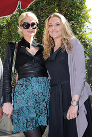 celebrity_paradise.com_TheElderParisHilton2011_03_18_atIlCieloinBeverlyHills_1.jpg