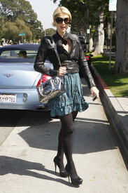 celebrity_paradise.com_TheElderParisHilton2011_03_18_atIlCieloinBeverlyHills_10.jpg