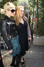 celebrity_paradise.com_TheElderParisHilton2011_03_18_atIlCieloinBeverlyHills_20.jpg