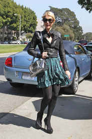 celebrity_paradise.com_TheElderParisHilton2011_03_18_atIlCieloinBeverlyHills_4.jpg