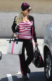 Paris_Hilton_on_her_way_to_a_Photoshoot_005.jpg