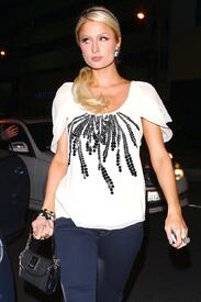 celebrity_paradise.com_TheElder_ParisHilton2011_03_22_atBOASteakouseinWestHollywood9.jpg