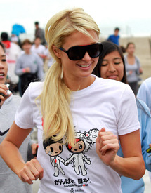 celebrity_paradise.com_TheElder_ParisandNickyHilton2011_03_27_ReliefRun11.jpg