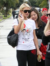 celebrity_paradise.com_TheElder_ParisandNickyHilton2011_03_27_ReliefRun2.jpg