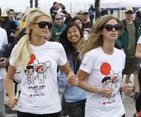 celebrity_paradise.com_TheElder_ParisandNickyHilton2011_03_27_ReliefRun23.jpg