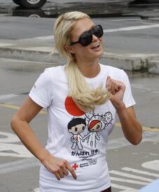 celebrity_paradise.com_TheElder_ParisandNickyHilton2011_03_27_ReliefRun28.jpg