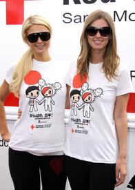 celebrity_paradise.com_TheElder_ParisandNickyHilton2011_03_27_ReliefRun36.jpg